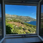 里拉公寓 *