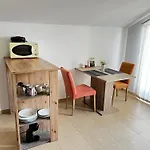 里拉公寓 *