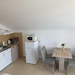 里拉公寓 *