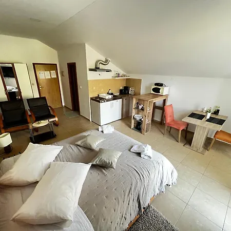 Lira Apartment