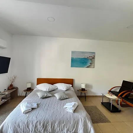 Lira Apartment *