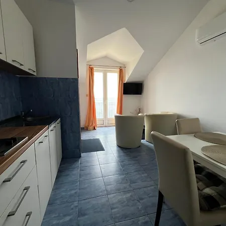 Lira Apartment