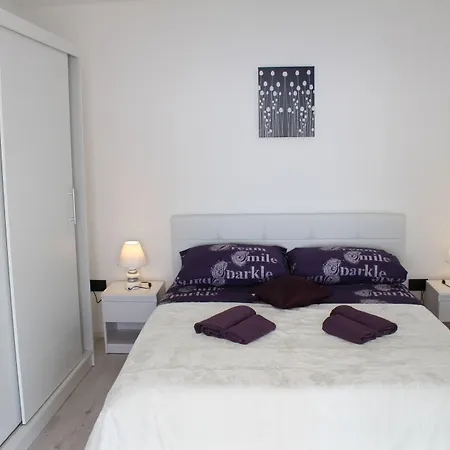 Apartment Lira *
