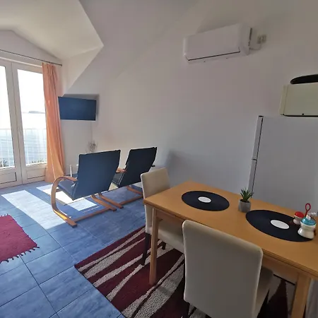 Apartment Lira *