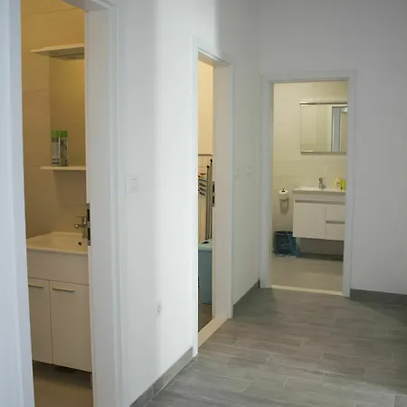 Lira Apartament *
